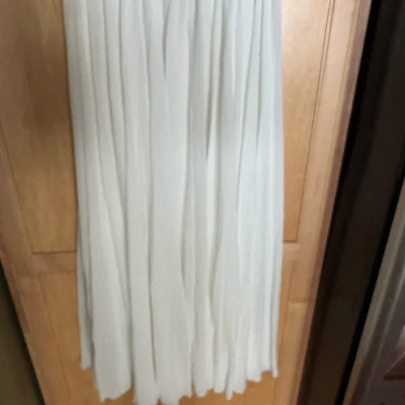 Elegant White Maxi Skirt - Picture 7 of 8